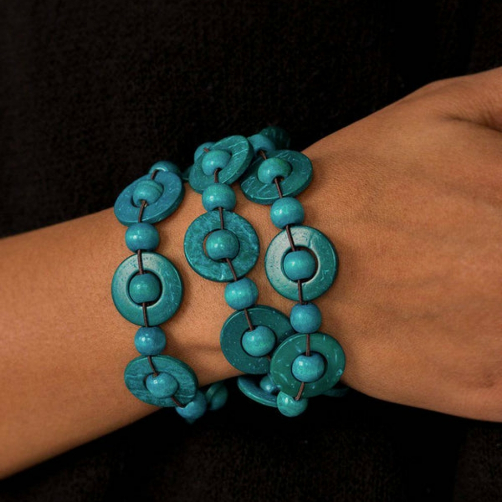 Cancun catch Turquoise stretchy wooden bracelet (New)